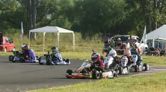 Enzo De Zán y Pablo Zapata coparon
el karting Entrerriano en La Paz