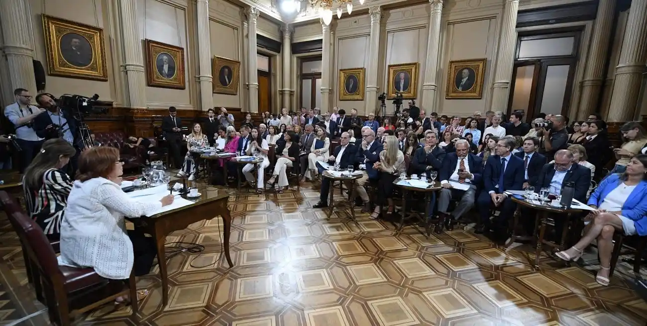 Reunión de la Comisión de Asuntos Constitucionales, en el salón Illia del Senado de la Nación, el 19 de febrero de 2025, Buenos Aires, Argentina. Foto: HCSN.