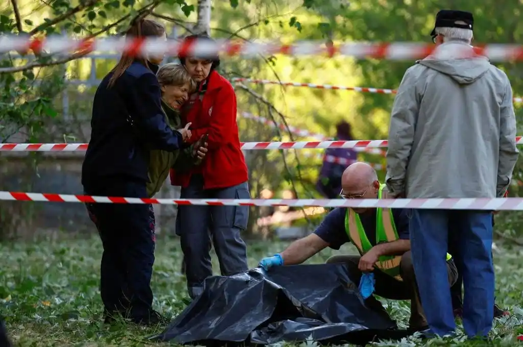 Un nuevo ataque aéreo ruso con misiles en Kiev dejó tres muertos, entre ellos una nena de 9 años