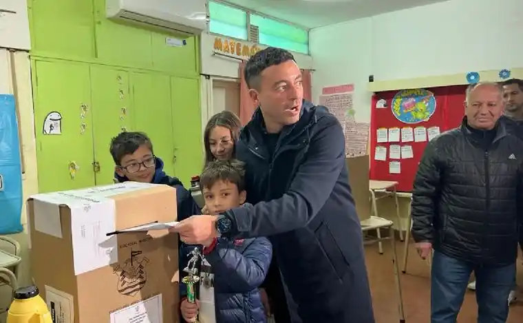 Rodrigo de Loredo emitió su voto en las elecciones municipales de Córdoba