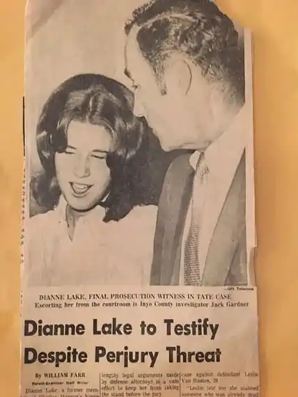 El recorte periodístico sobre el testimonio de Dianne Lake en el juicio contra sus ex compañeros de la Familia Manson