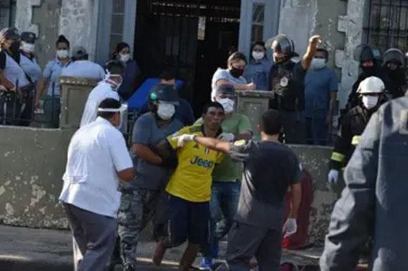Corrientes: un muerto y 10 heridos en motín en una cárcel