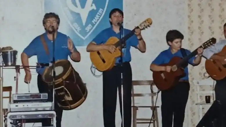 “El Chachi” Ludueña y su banda actuarán este domingo en vivo