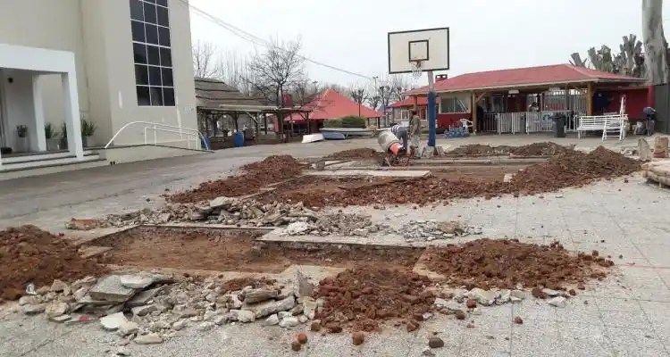 Arreglos en la histórica cancha de básquet