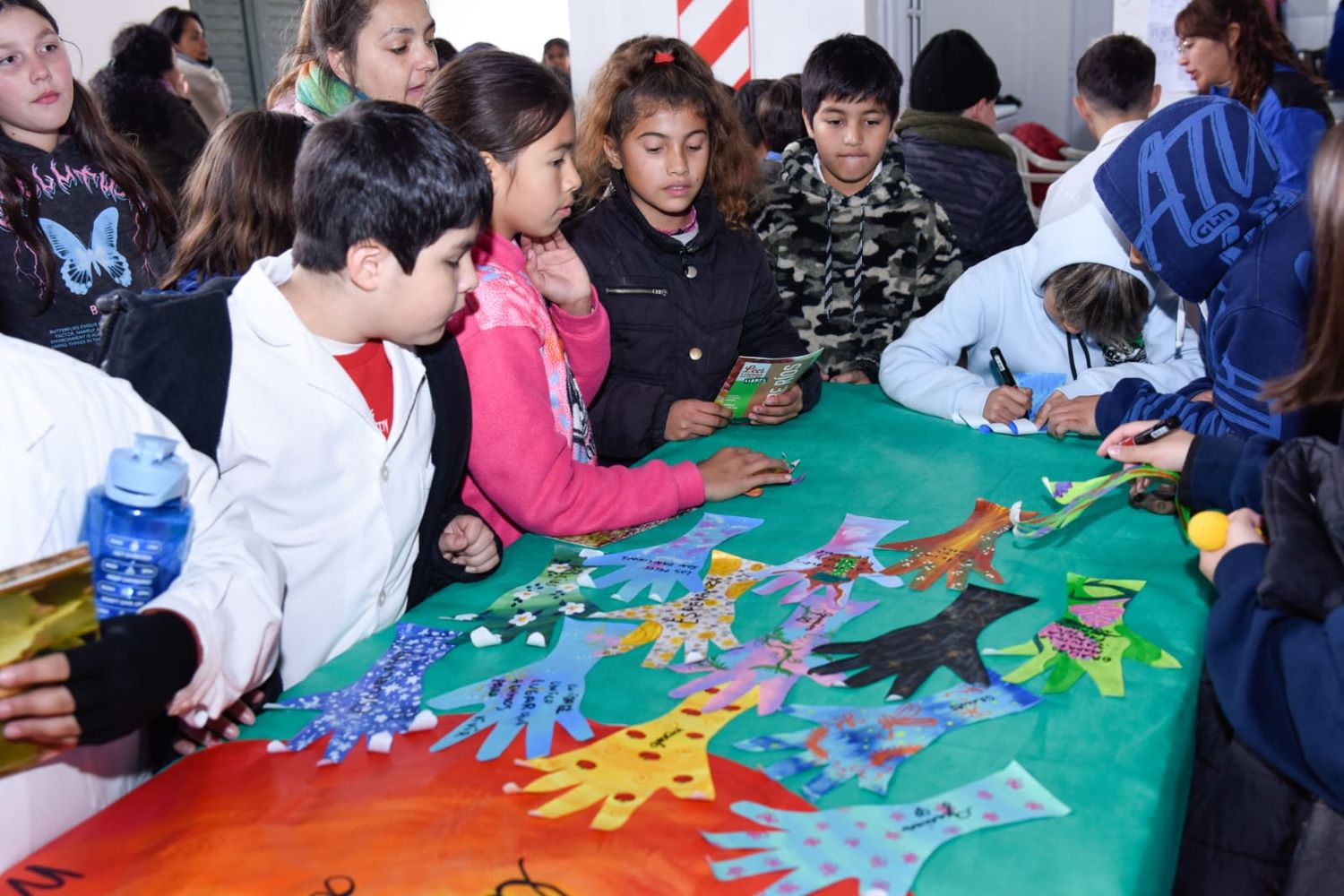 La cultura verense y nortefesina, más presente que nunca a través del arte en la Feria del Libro