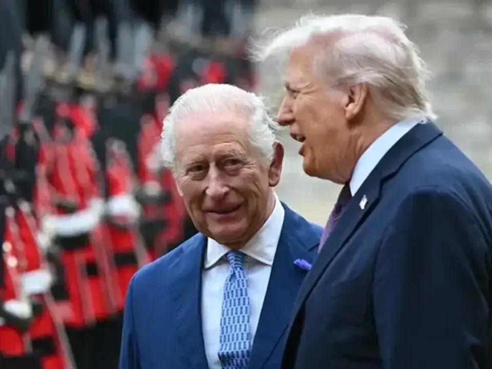 El rey Carlos III y Donald Trump.