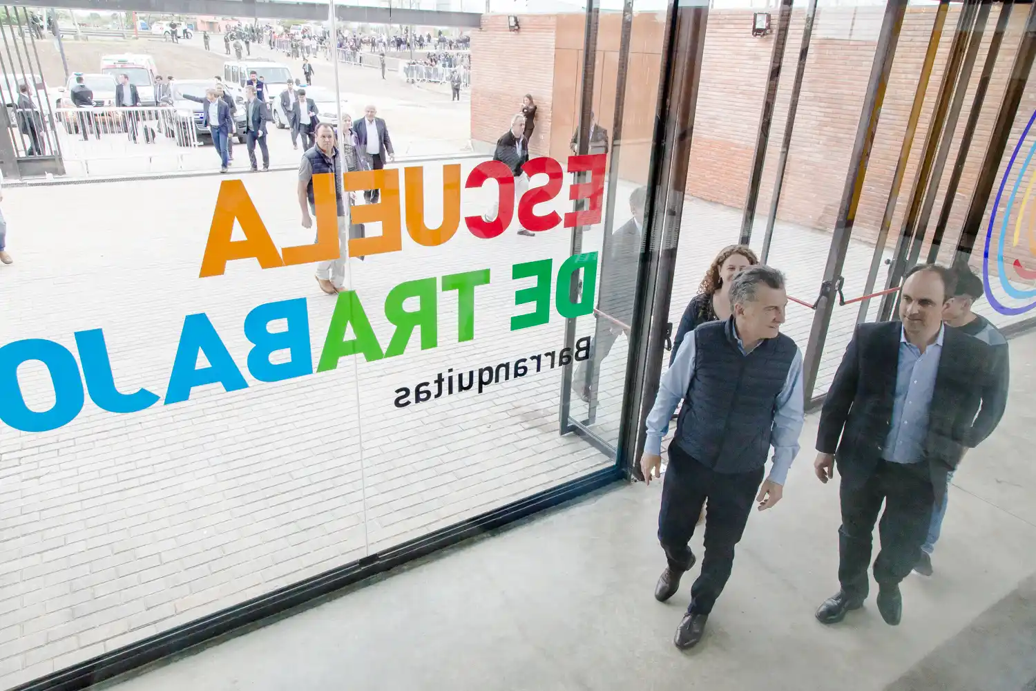 Macri y Corral visitaron el edificio NIDO de Barranquitas Sur