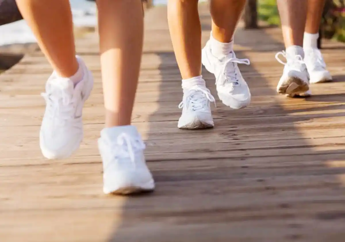 Descubren el tiempo exacto que necesitas caminar para ponerte en forma (y no son 10.000 pasos)