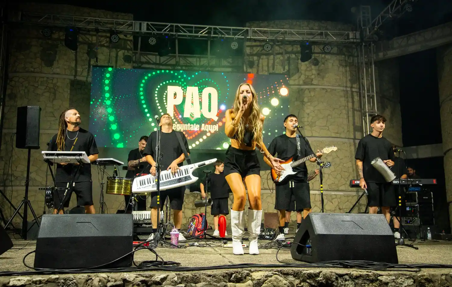 Paraná vibró al ritmo de la cumbia en la noche inaugural de Música en el Anfiteatro