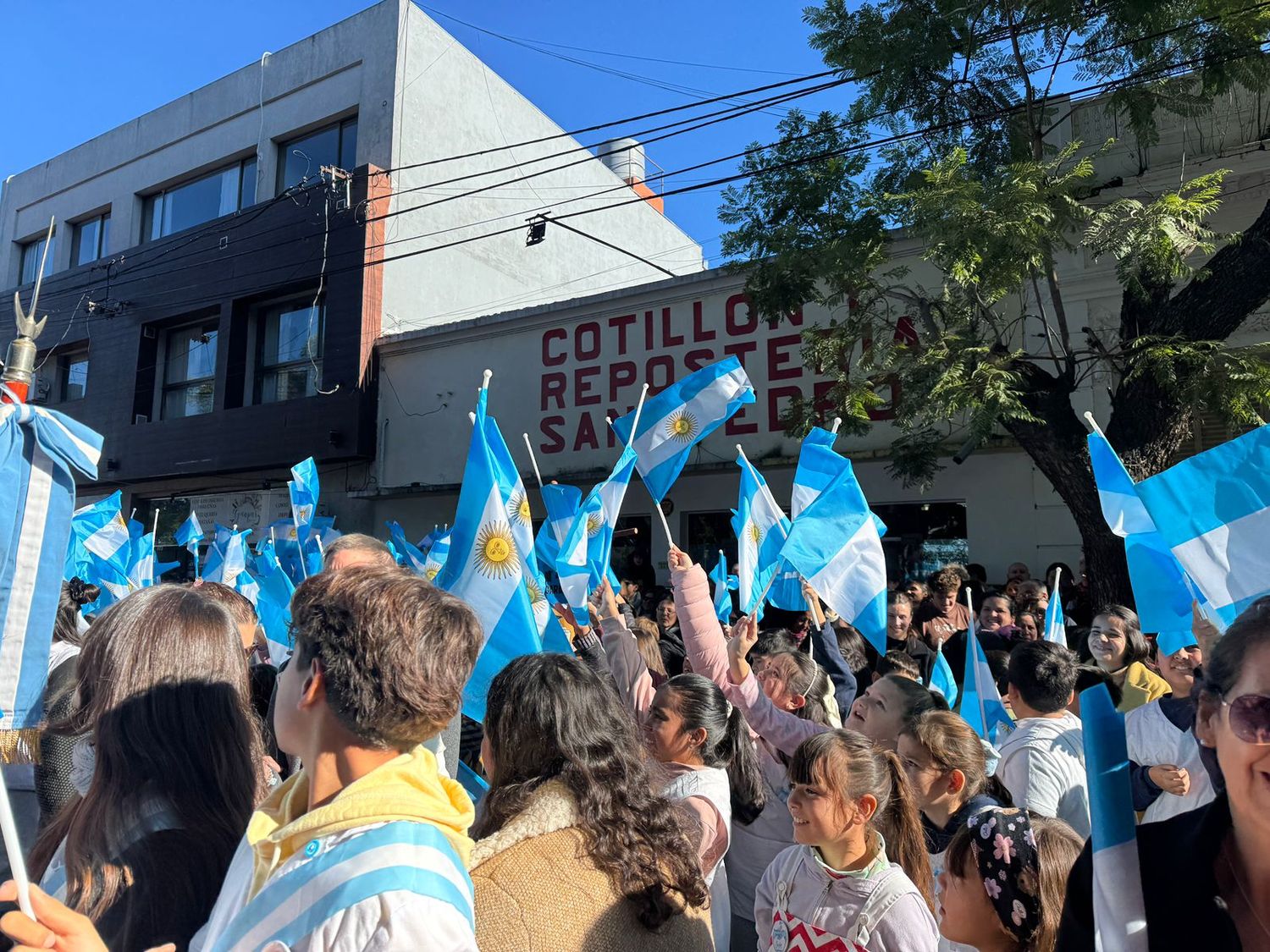 Día de la Bandera: sin Salazar, así fue el acto oficial en Plaza Belgrano con la promesa de los alumnos de cuarto grado