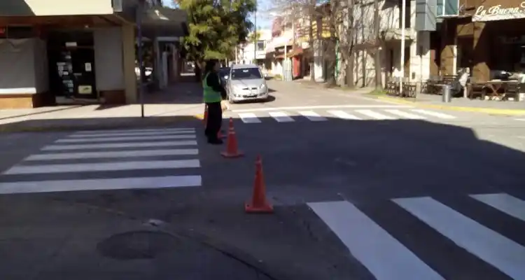 Comenzó la demarcación de sendas peatonales y espacios para estacionamiento