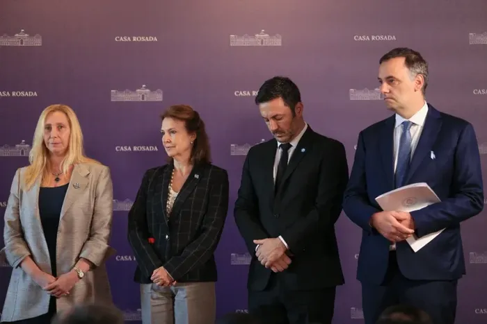 Karina Milei junto a Petri, Mondino y Adorni.