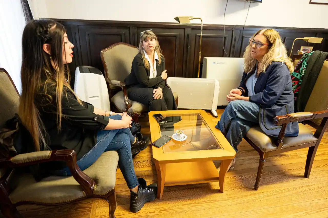 Cinco mujeres policías denunciaron a comisarios de la Bonaerense por abuso sexual: Senadora recibió a una víctima