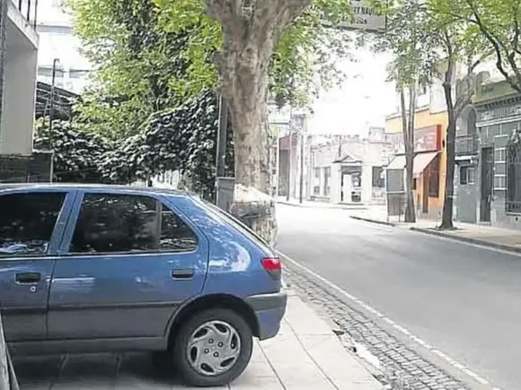 Se realizaron más de 14 mil sanciones por estacionar sobre la vereda en lo que va del año en Rosario