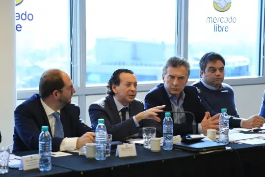 El Gobierno nacional adelanta el pago del bono y del medio aguinaldo