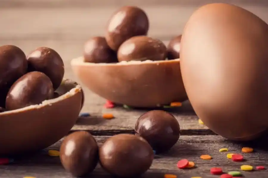 Encarcelan a un hombre que robó 200.000 huevos de chocolate