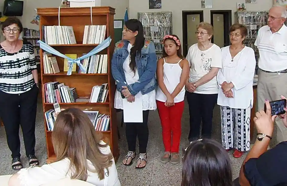 Ronda de lectura en adhesión al Festival Internacional de poesía
