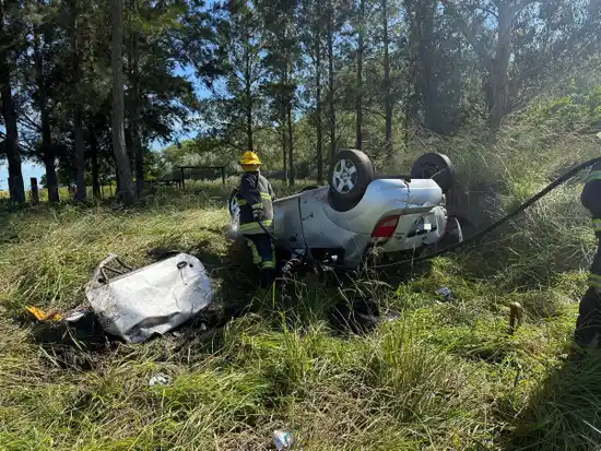 Impresionante accidente en Madariaga: tres heridos tras el vuelco de un auto en la Ruta 74