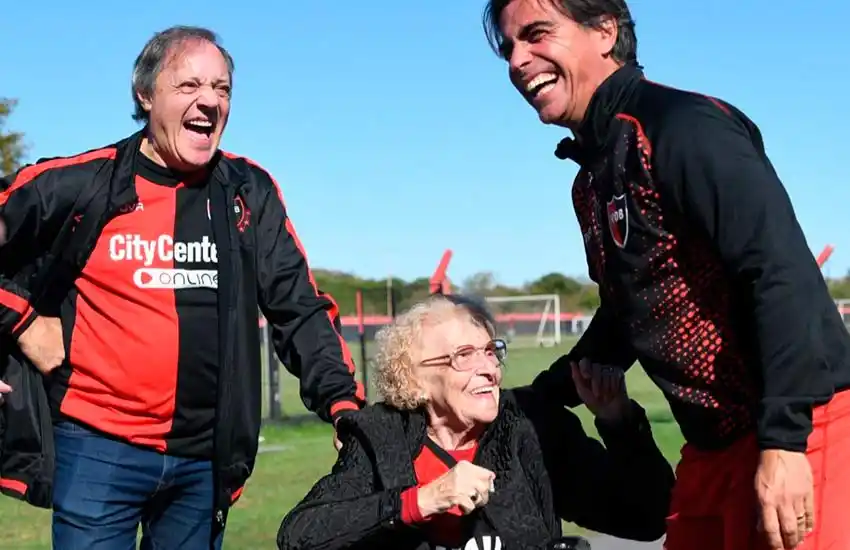 Maruca, la abuela fanática de Newells que alentó hasta las lágrimas en el Coloso, fue invitada al entrenamiento rojinegro