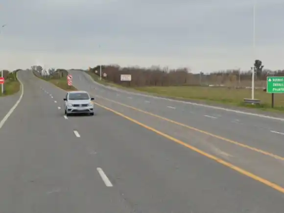 Un motociclista falleció luego de chocar contra un camión en la ruta A012