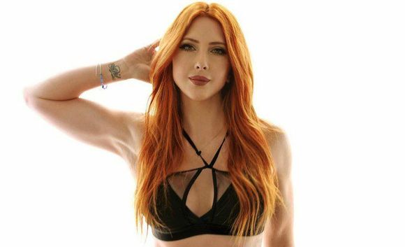 Sascha Fitness causa revuelo en el concierto de RBD y tuvo que ser escoltada (+VIDEO)