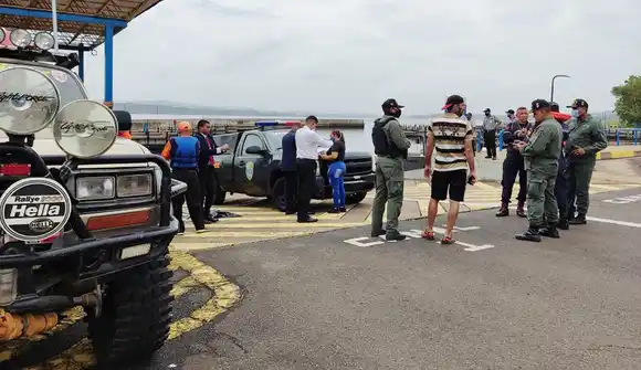 Exigen reiniciar búsqueda de desaparecidos por naufragio en el río Caroní