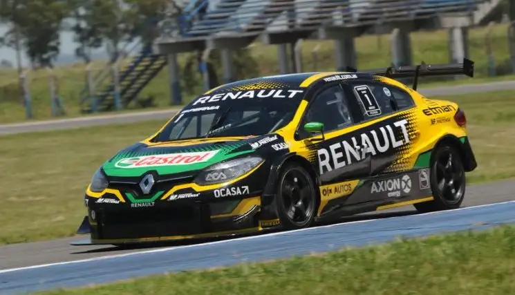 Pernía se quedó con la carrera clasificatoria 