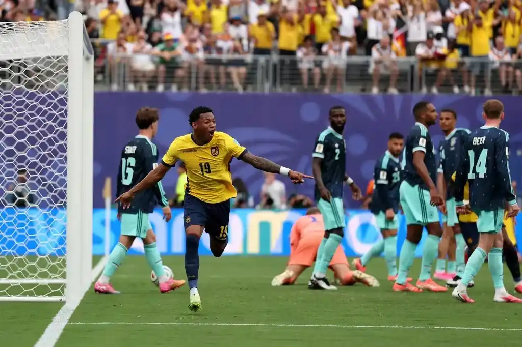 Ecuador hizo historia: derrotó 2-1 a Alemania y se clasificó a los dieciseisavos de final del Mundial