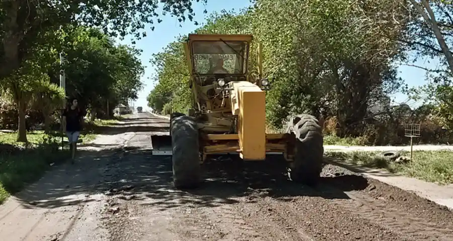 Simoni: "Hace 15 años que el Emvial no compra una motoniveladora"