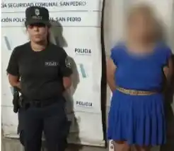 La mujer de 33 años fue atrapada tras embestir al inspector de tránsito y quedó demorada en la Comisaría.