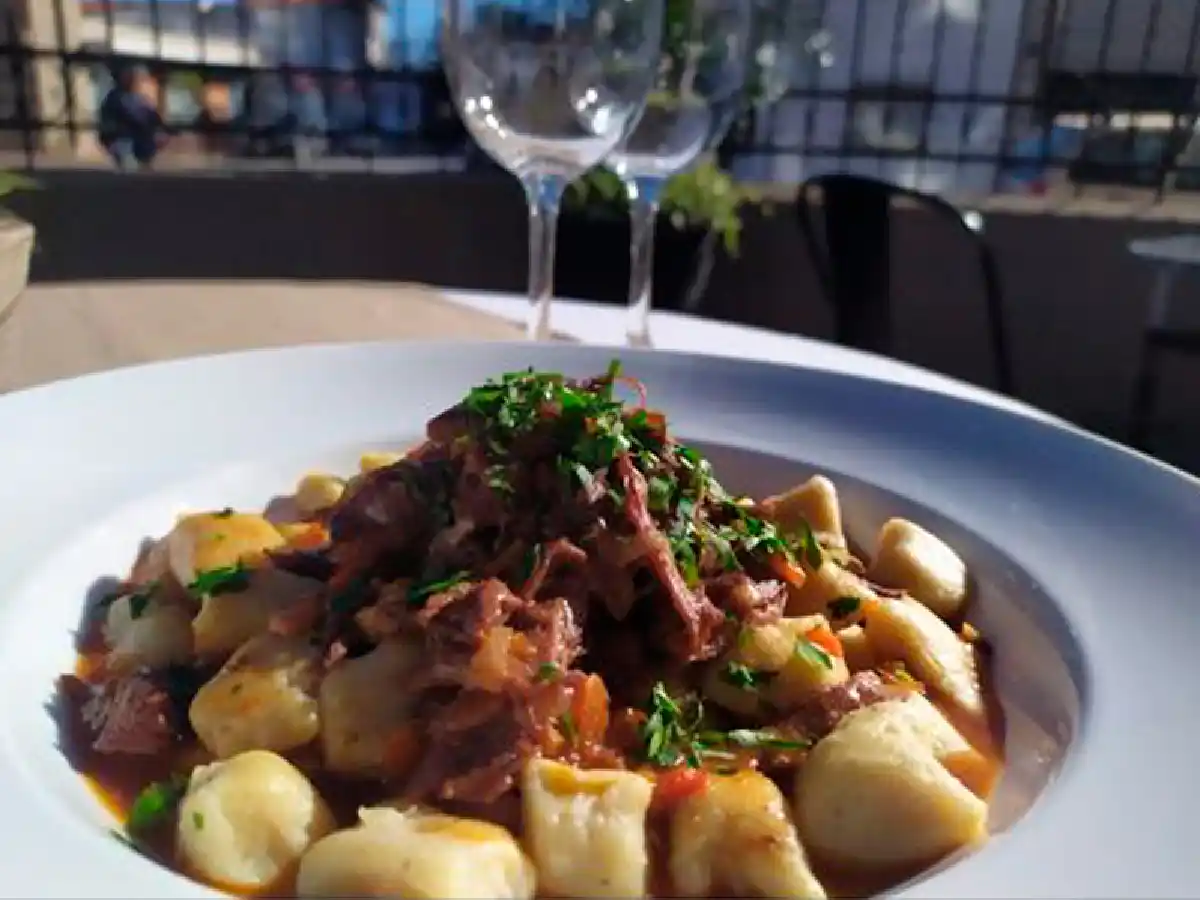 Dos noches temáticas y un mundo de sabores en Soho Suites