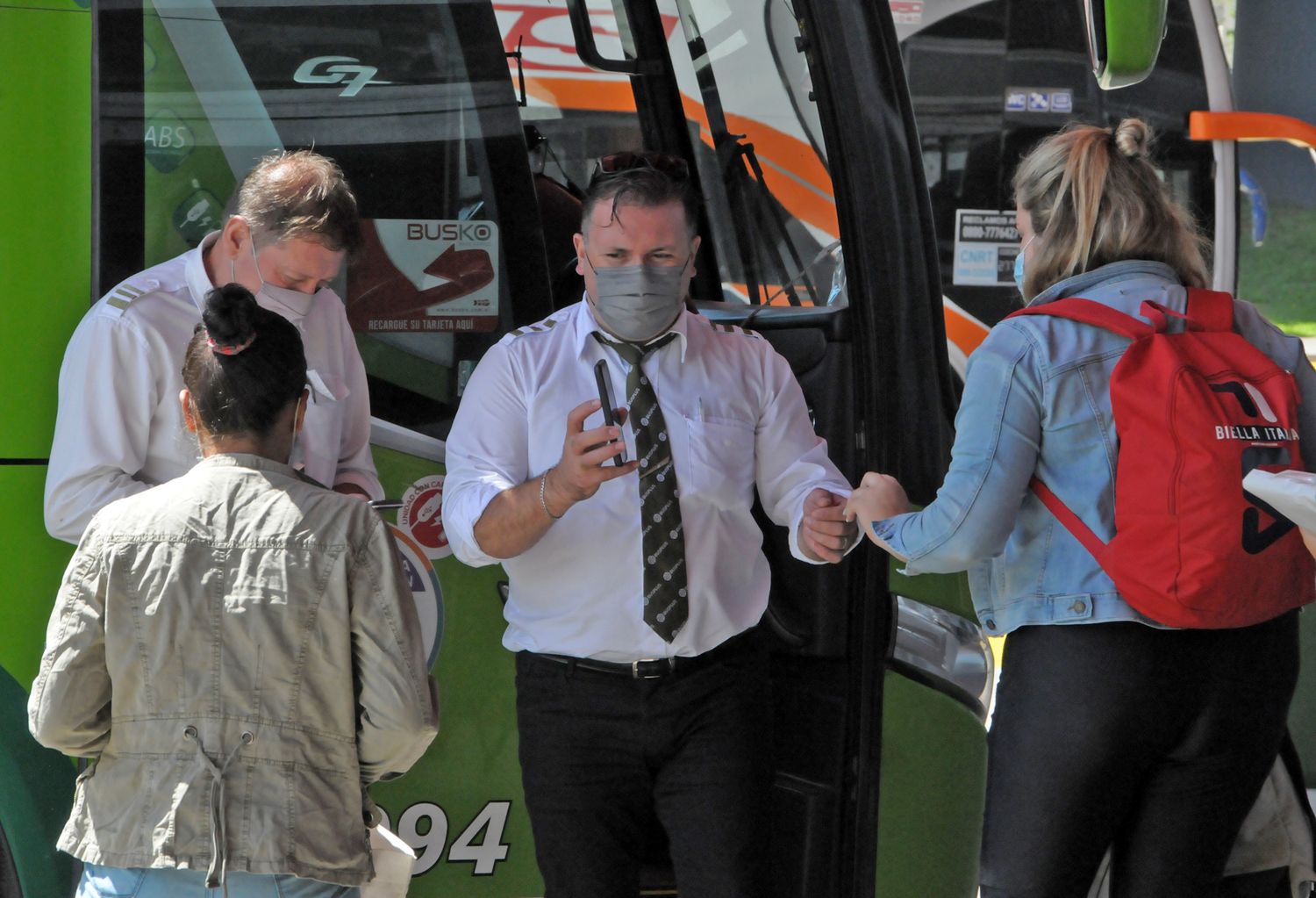 Desde hoy rige el pase sanitario en micros pero en la Terminal aún reina la incertidumbre