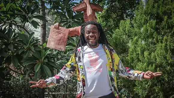 Cantante James Lakay denuncia discriminación en local en Caracas