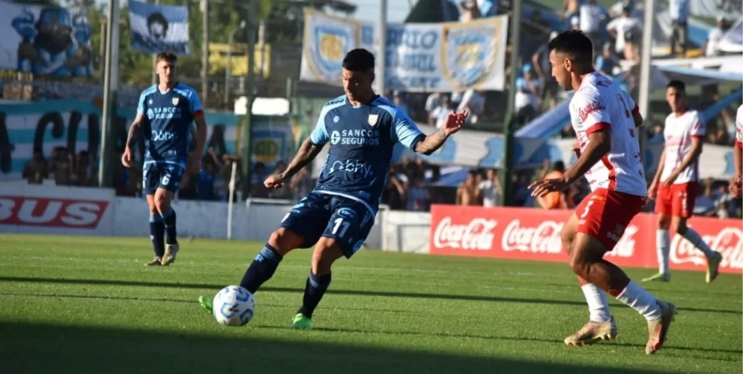 El Albirrojo se impuso 2-1 en el desempate que condenó a la Crema a volver a jugar el Federal A tras 35 temporadas.