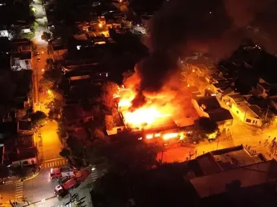 Cañada de Gómez: voraz incendio en fábrica de muebles abandonada