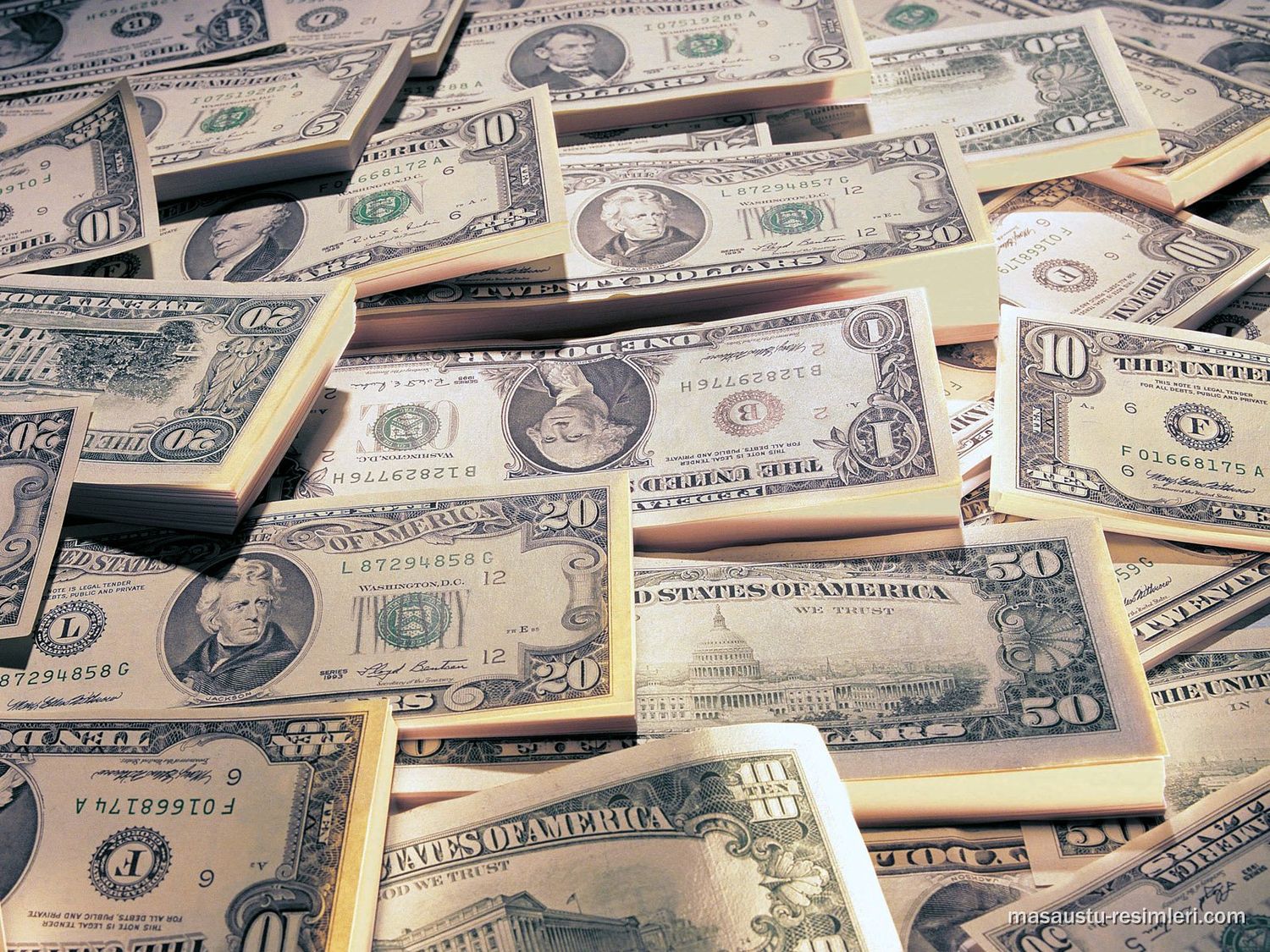 Cotización del dólar: Bajó el blue y el oficial estable