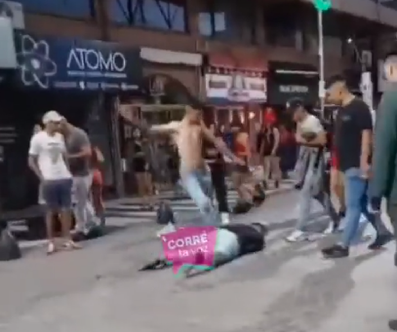 Pelea de jóvenes en Zárate terminó con una patada criminal a la cara
