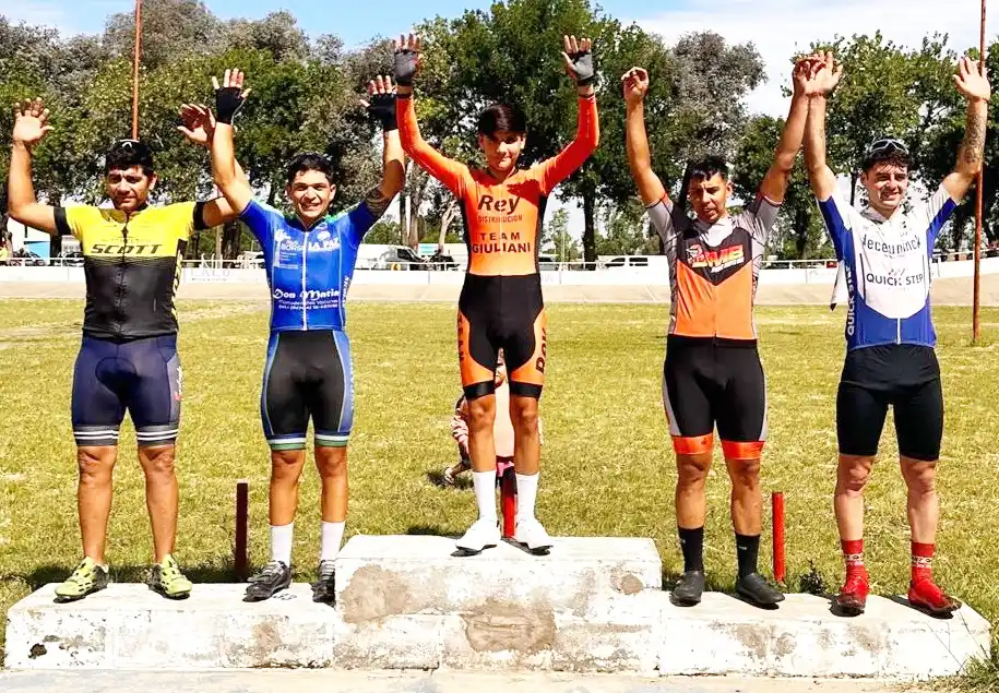 Ciclismo: Fantino Giuliani se subió a lo más alto del podio en Junín