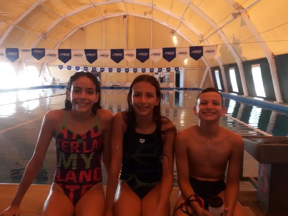    Nadadores locales compiten en Nacional 