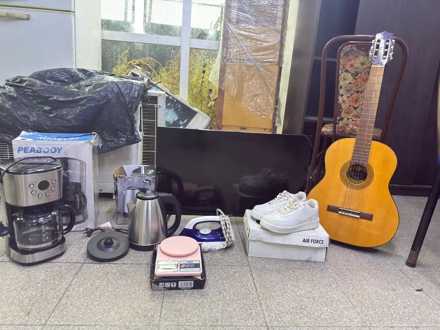 Detuvieron a un hombre y una mujer por cometer un escruche en la zona oeste