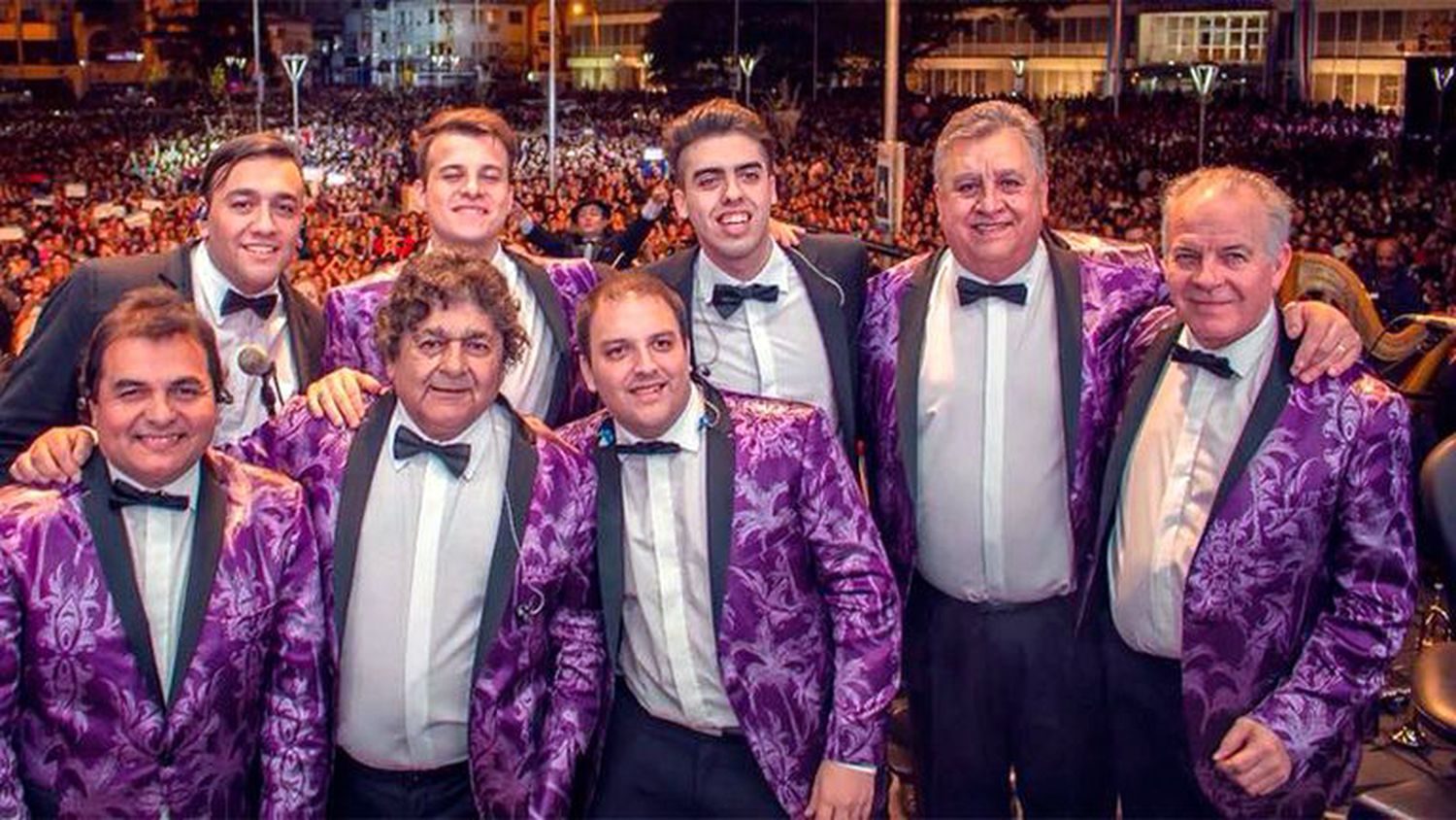 Los Palmeras. En pleno show musical.