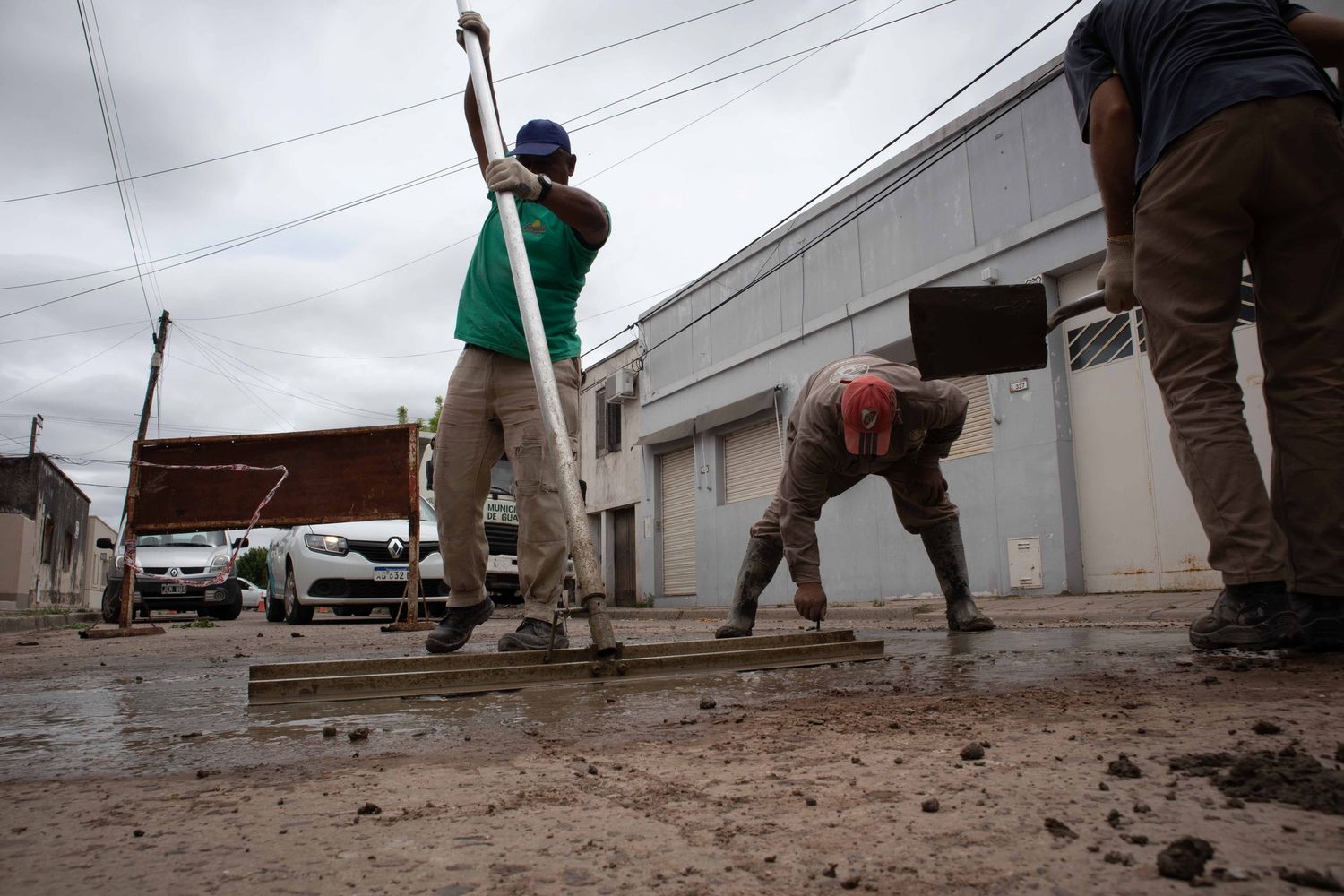 Realizan trabajos de bacheo  en diferentes calles