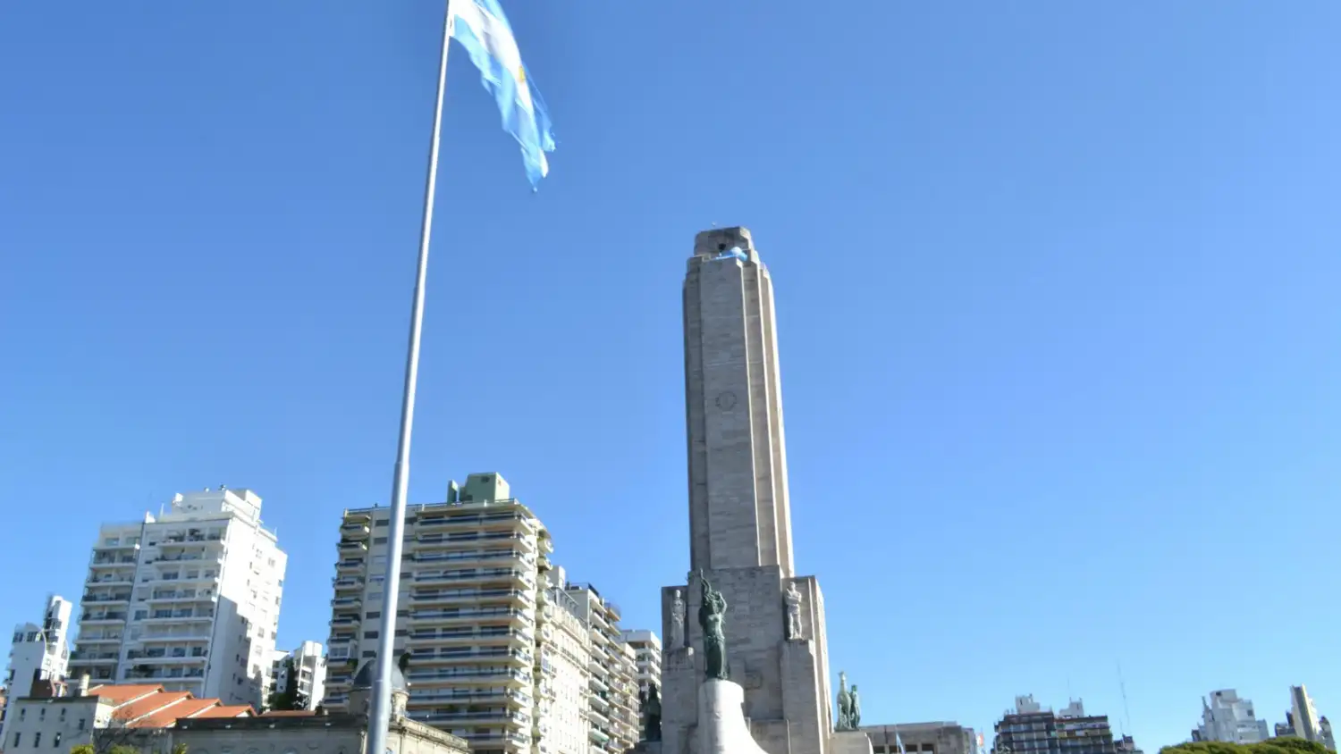 La programación del acto por el Día de la Bandera incluye protestas