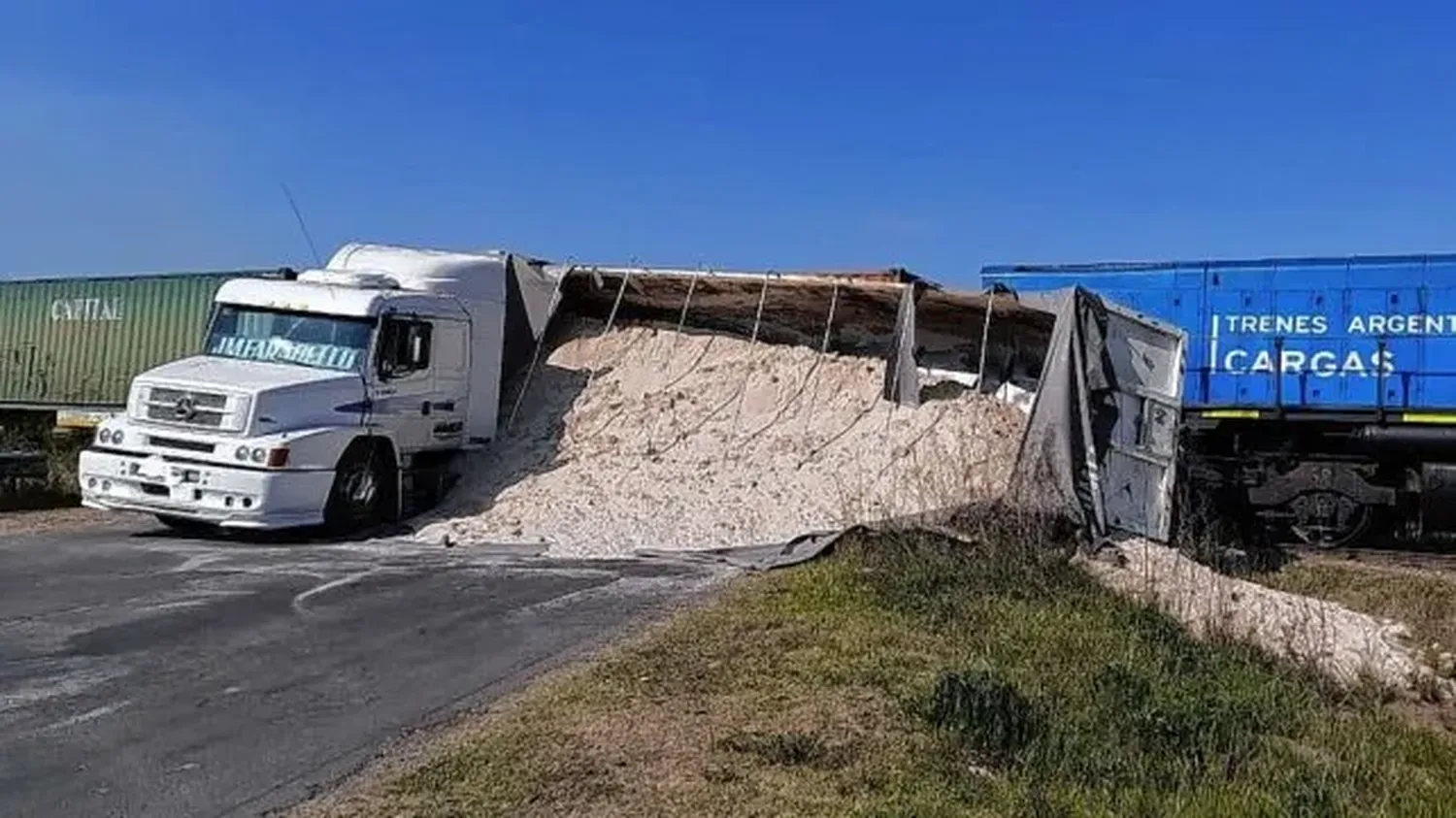 Chocaron un camión y un tren en Ibicuy