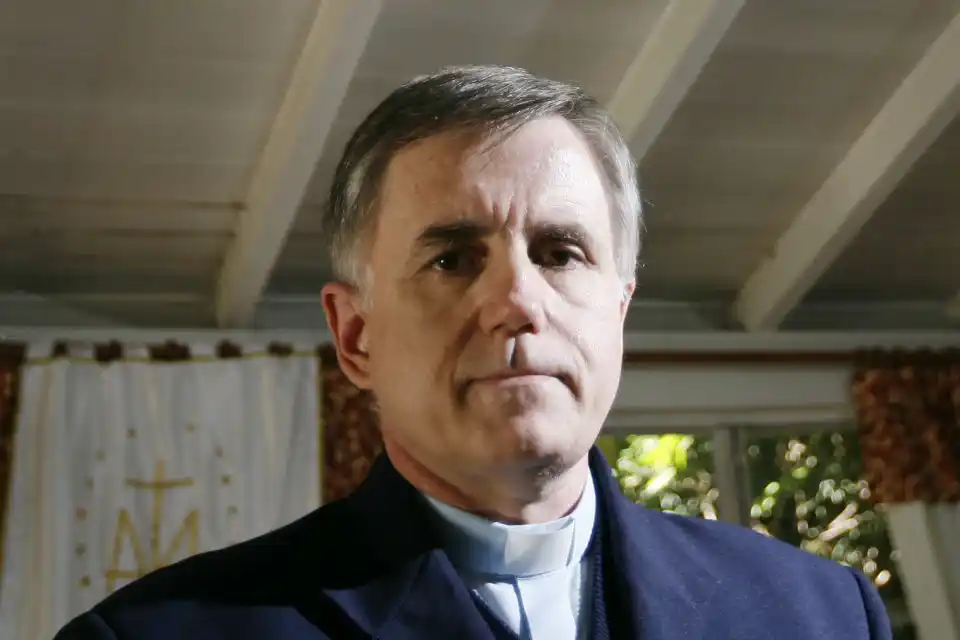 Citan a indagatoria al padre Grassi por desvío de fondos de su fundación