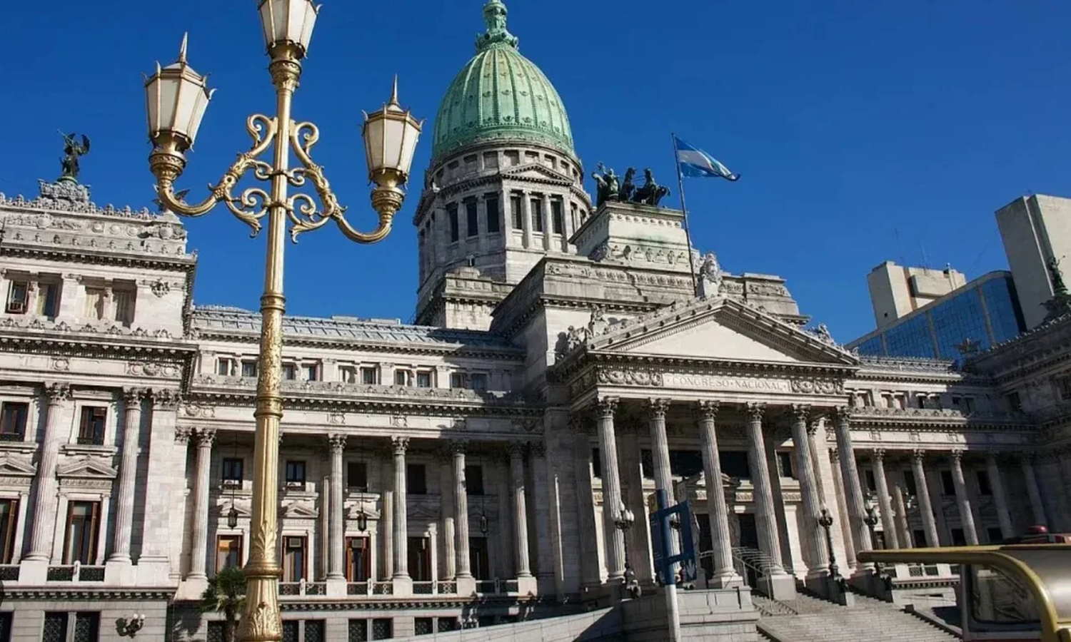 La ley ómnibus volvió cambiada al Congreso