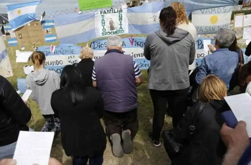 Familiares de los tripulantes marchan para que siga la búsqueda