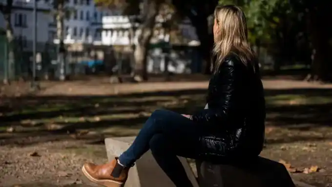 Es médica, se puso implantes mamarios y su vida se convirtió en una pesadilla