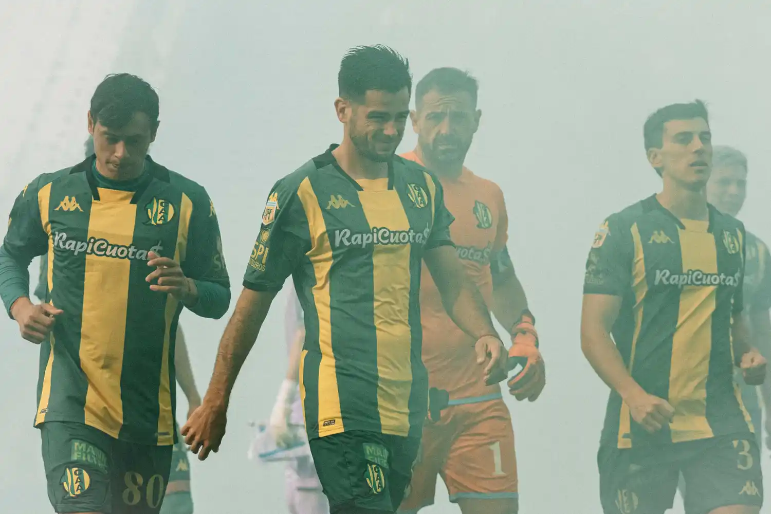 Chavez, Bochi, Carranza y Guerrico saliendo al campo de juego.