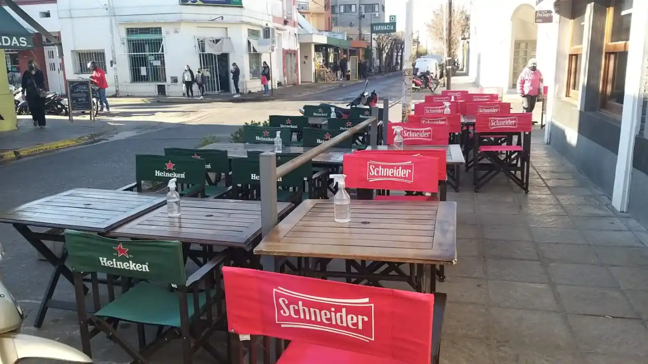 Durante la pandemia ya se había autorizado a instalar mesas y sillas en  la calle
